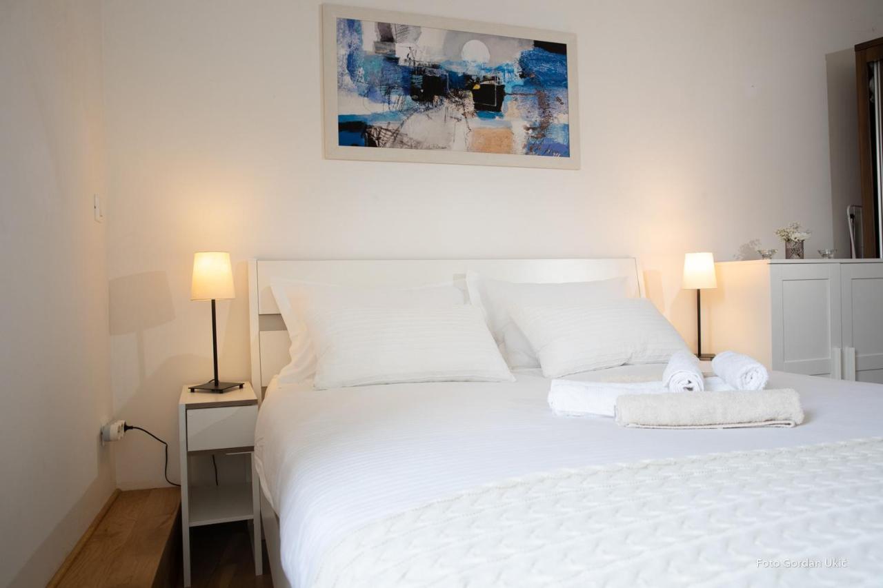 Apartma Carera